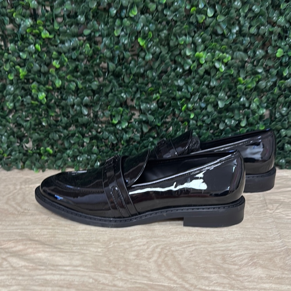 Karl Lagerfeld Paris Randle Loafer - W7.5